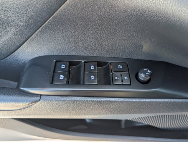 Vehicle image 21 of 26