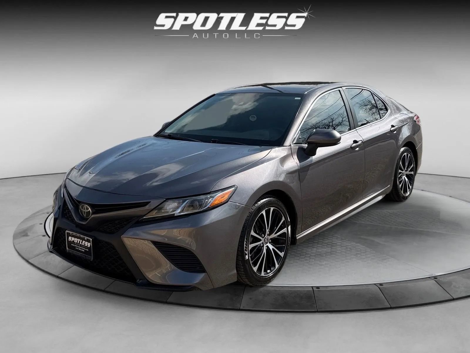 2020 Toyota Camry SE Image 1 of 27