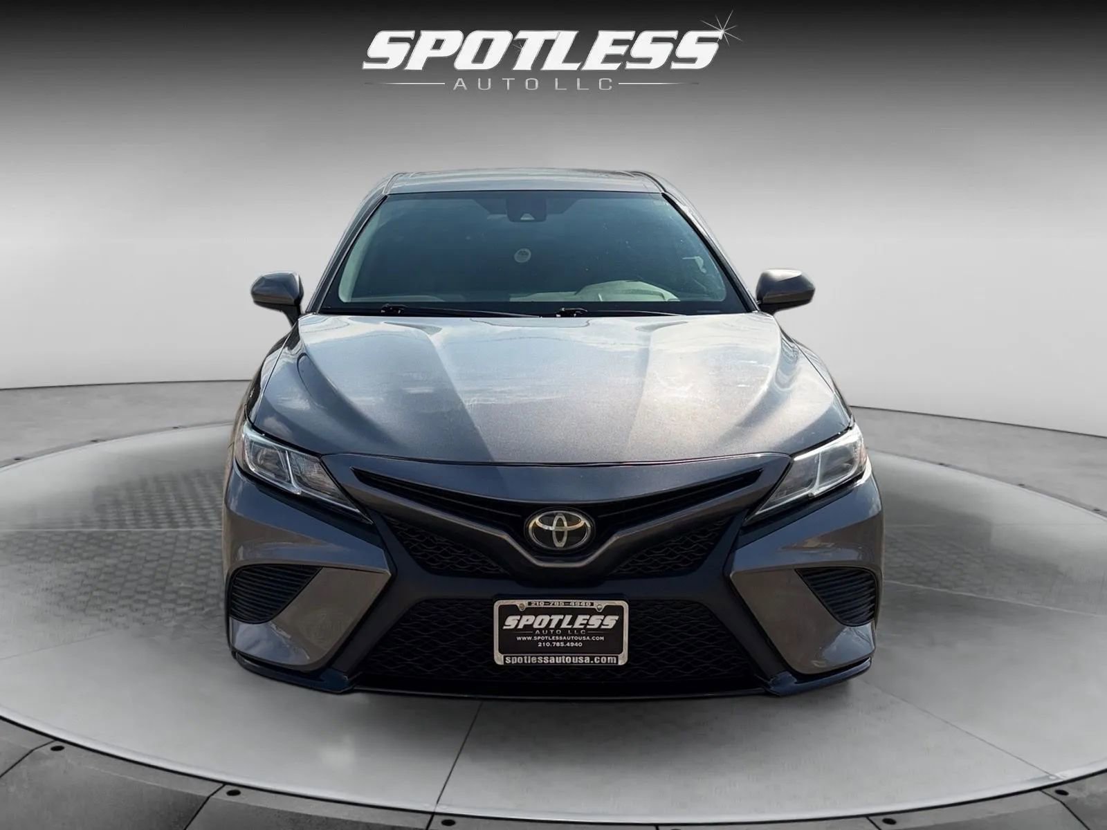 2020 Toyota Camry SE Image 3 of 27