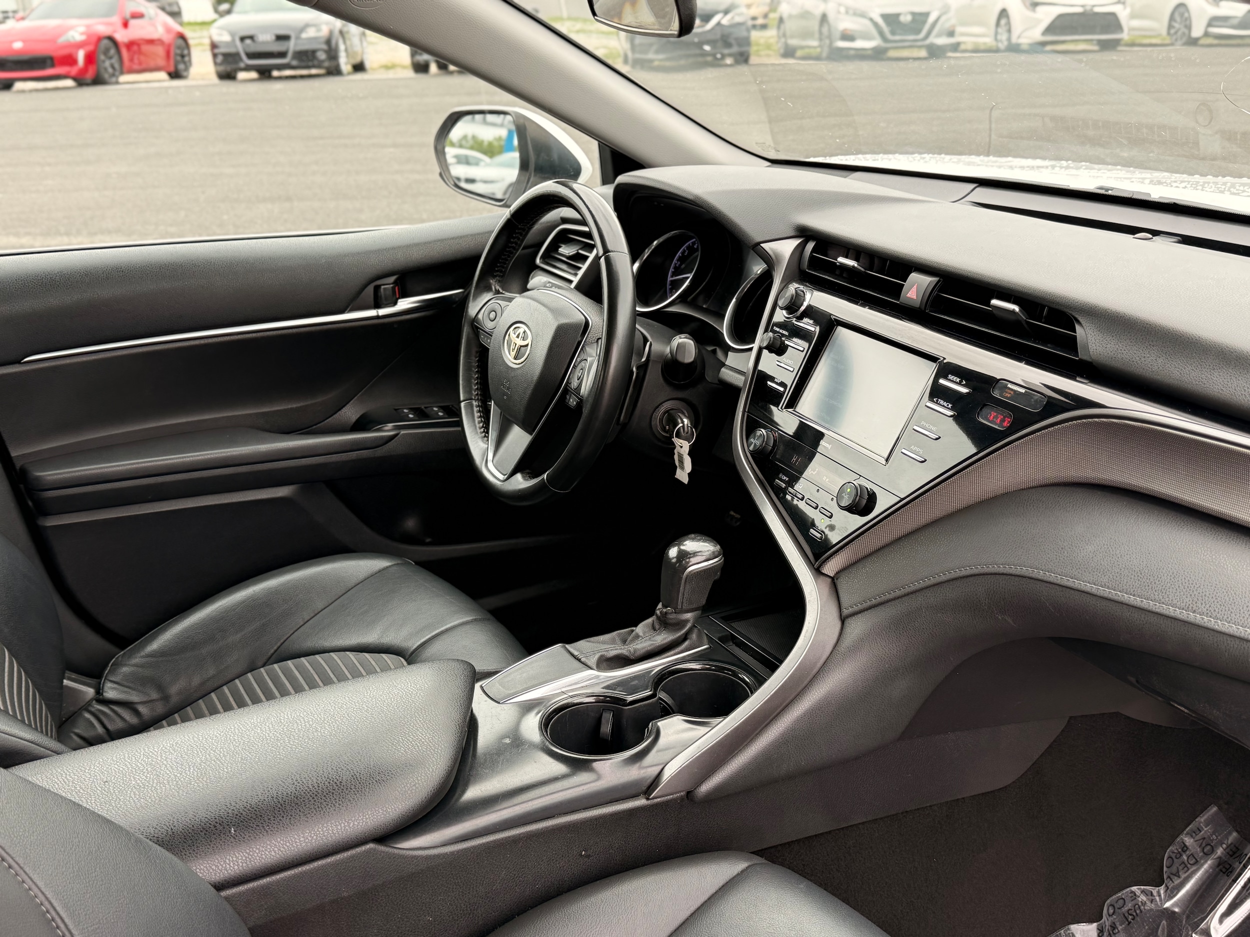 Vehicle image 21 of 30
