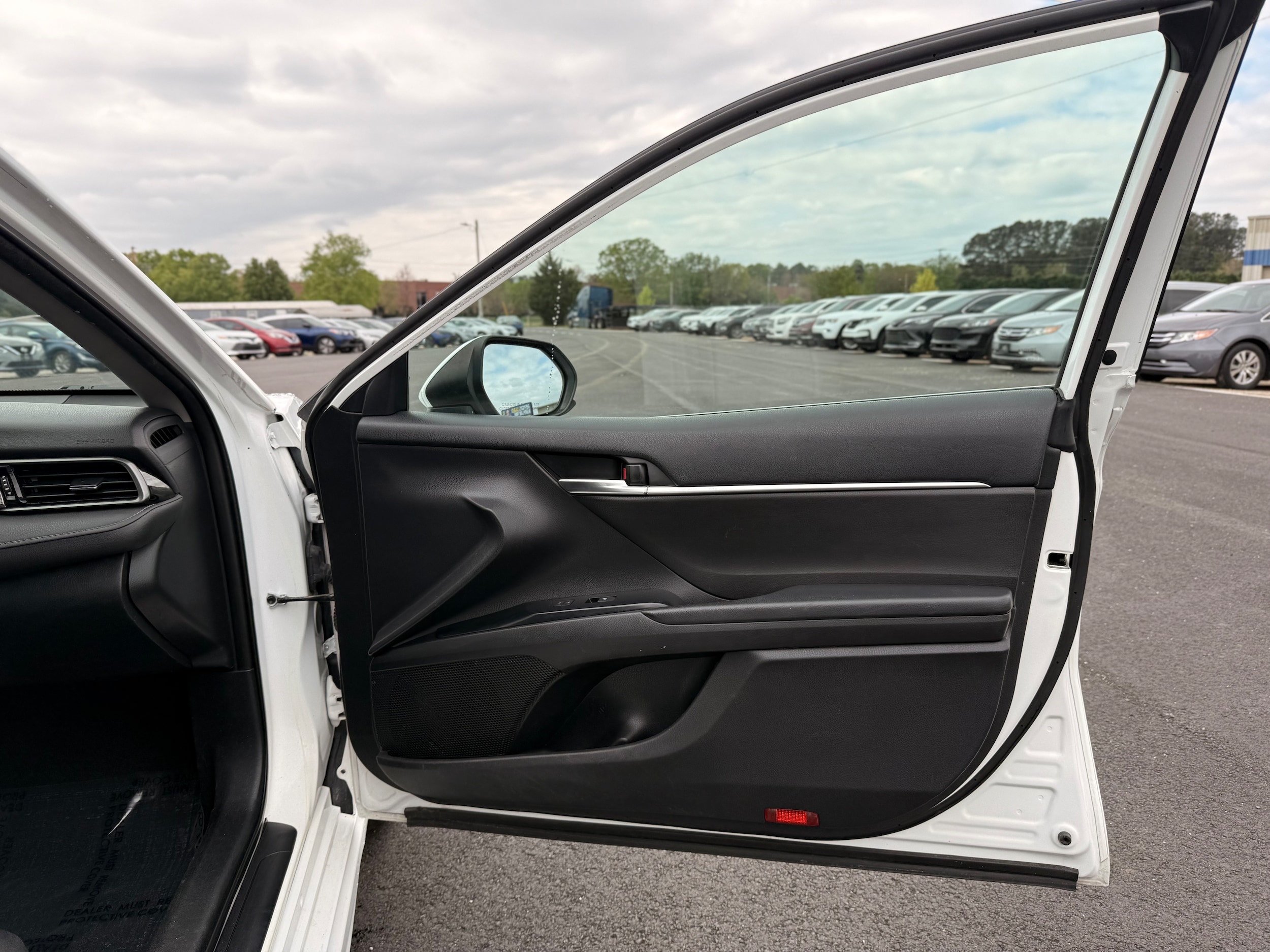 Vehicle image 18 of 30