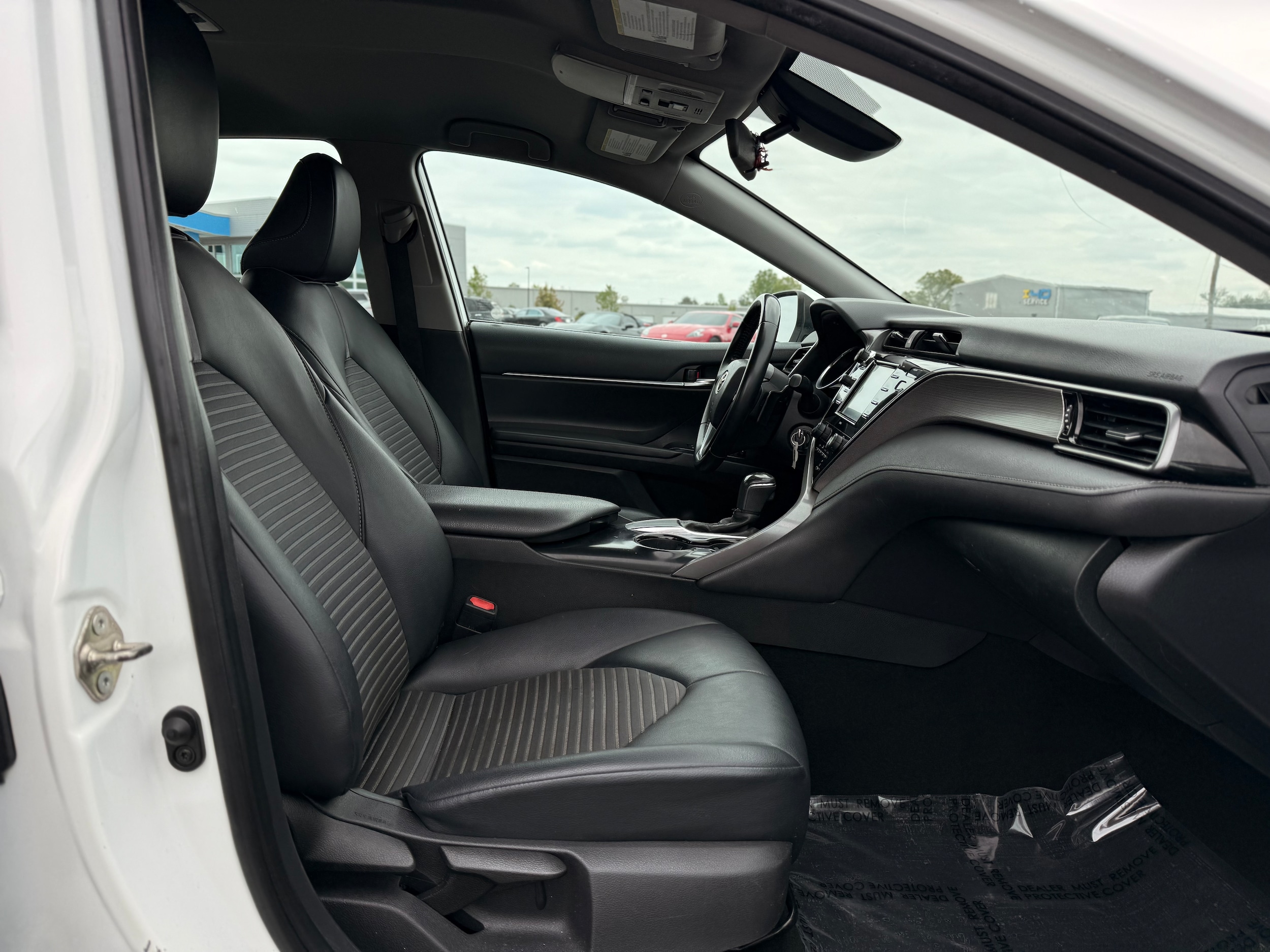 Vehicle image 19 of 30