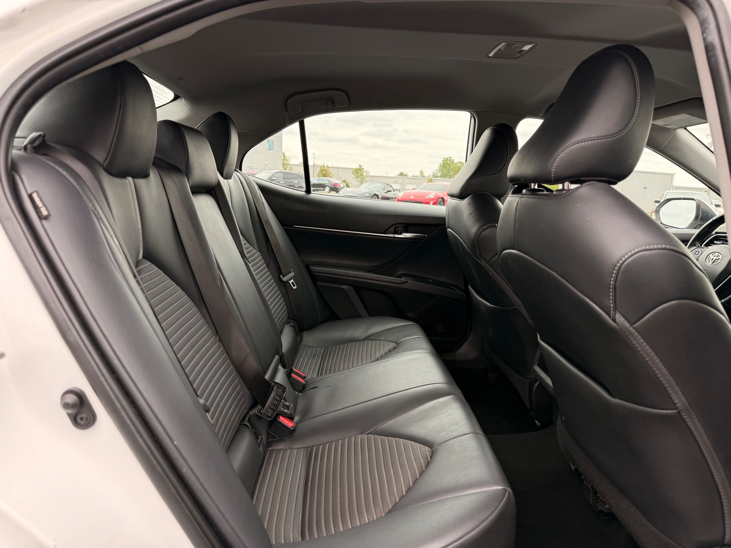Vehicle image 17 of 30