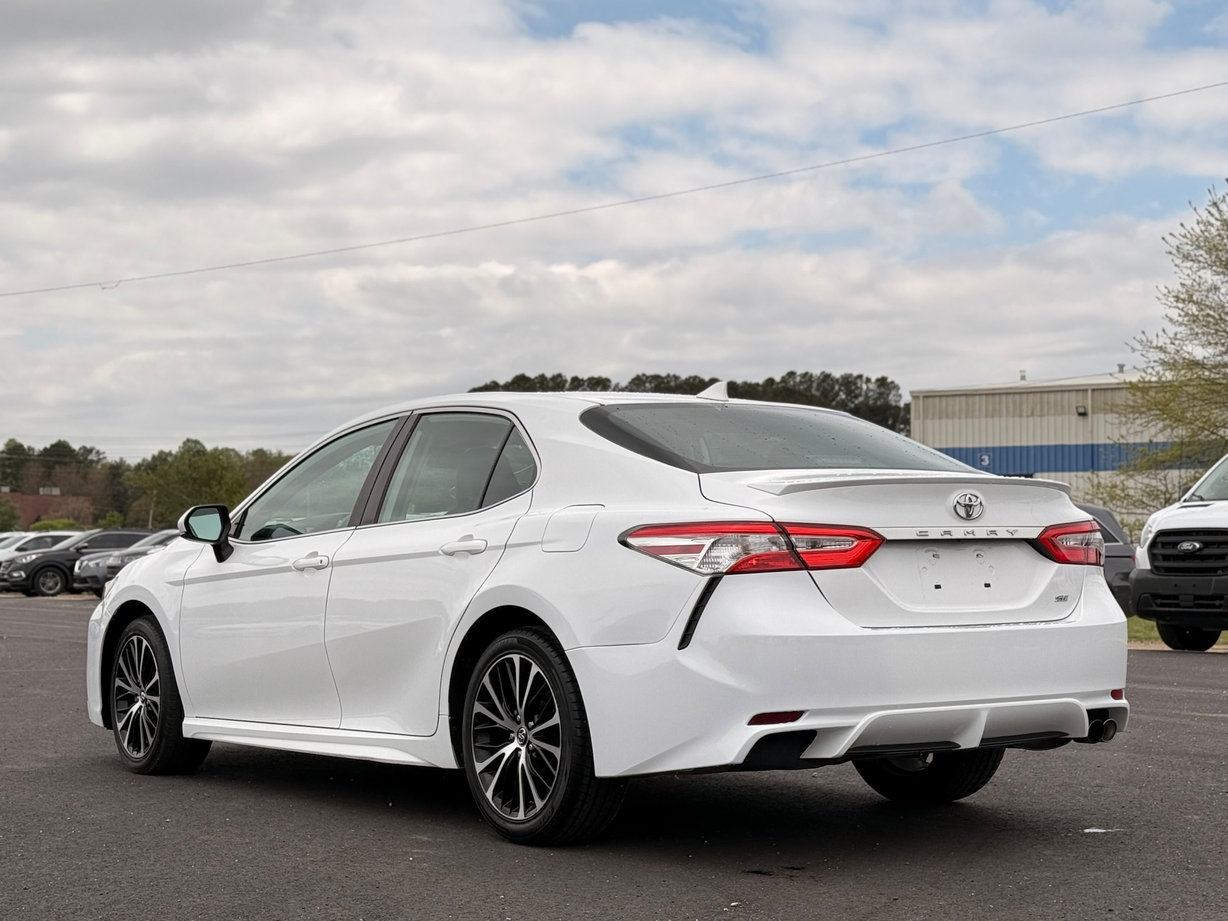 Vehicle image 10 of 30