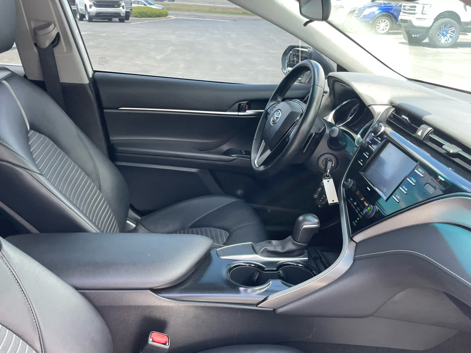Vehicle image 37 of 40