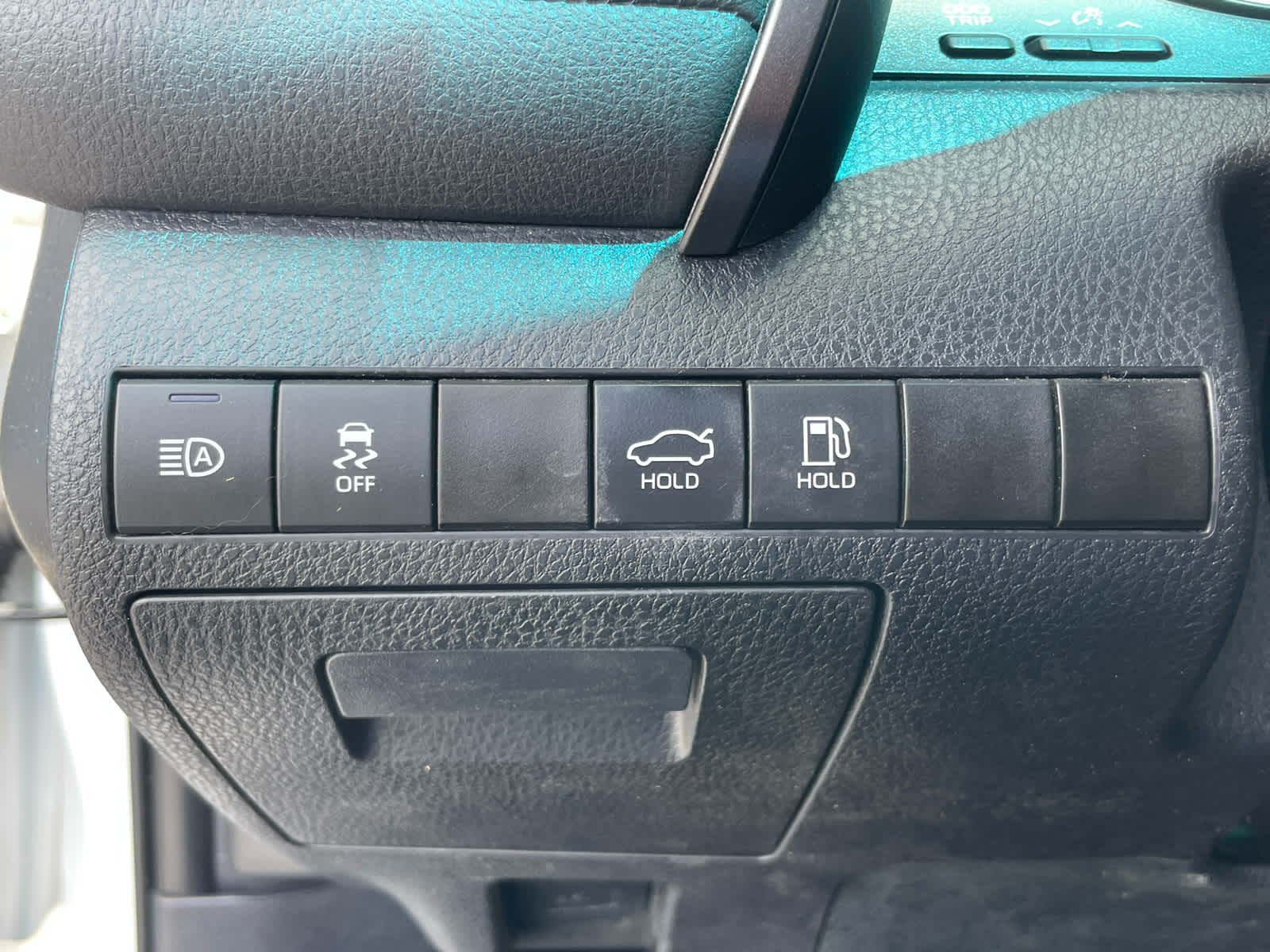 Vehicle image 27 of 40