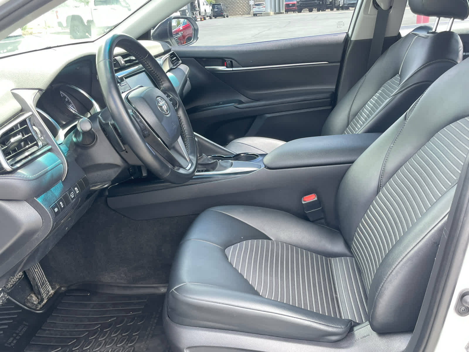 Vehicle image 23 of 40