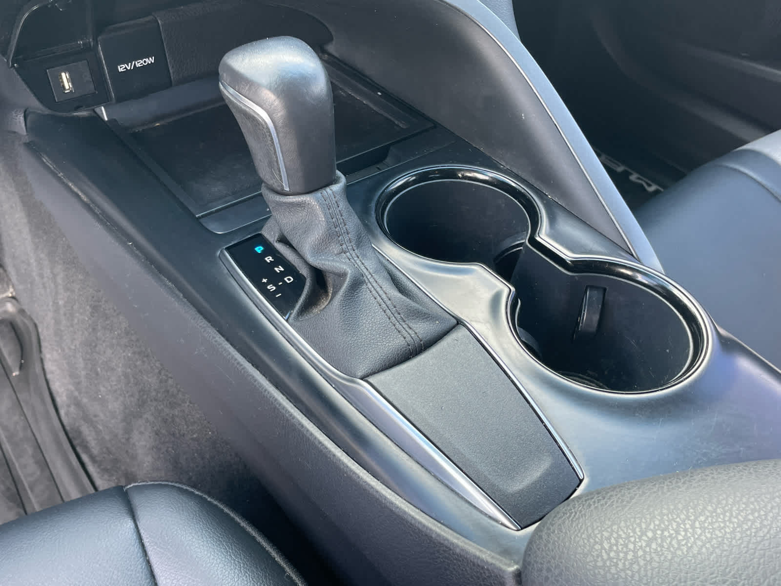 Vehicle image 32 of 40