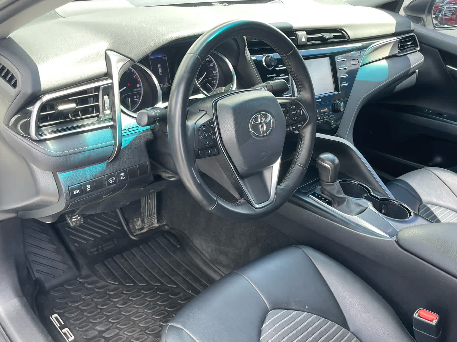 Vehicle image 25 of 40