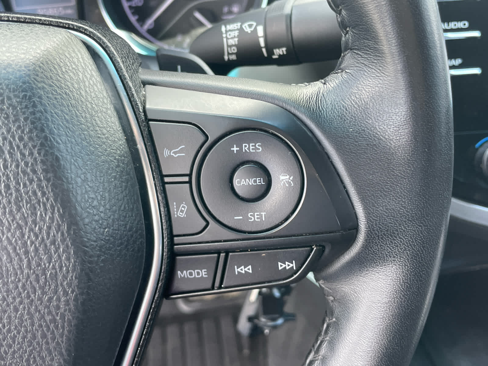 Vehicle image 30 of 40