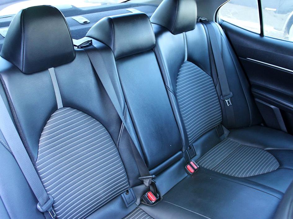 Vehicle image 13 of 15
