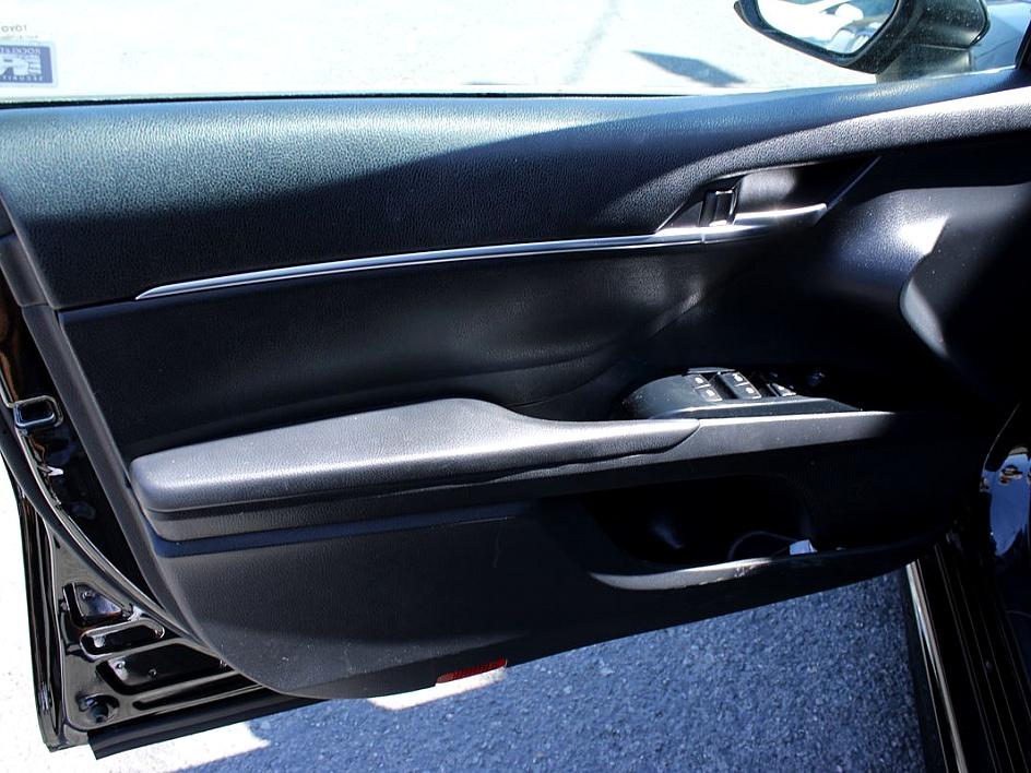 Vehicle image 8 of 15