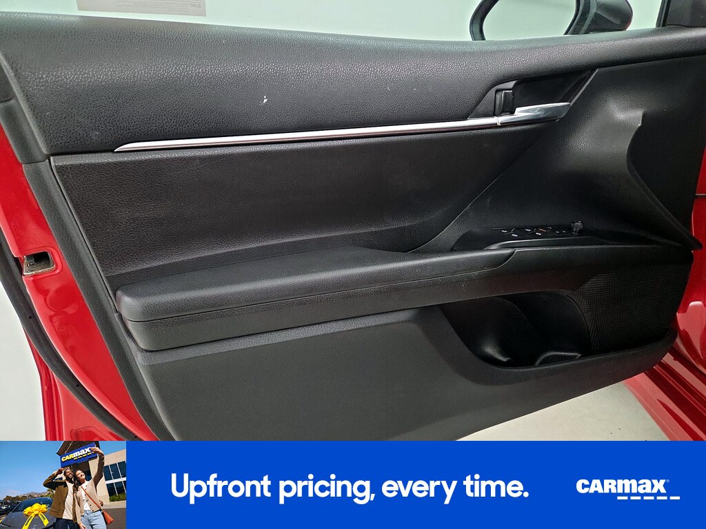 2020 Toyota Camry SE Image 18 of 23