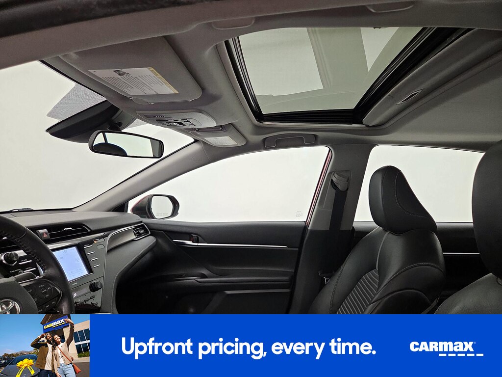 2020 Toyota Camry SE Image 11 of 23