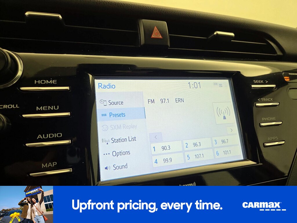 2020 Toyota Camry SE Image 16 of 23