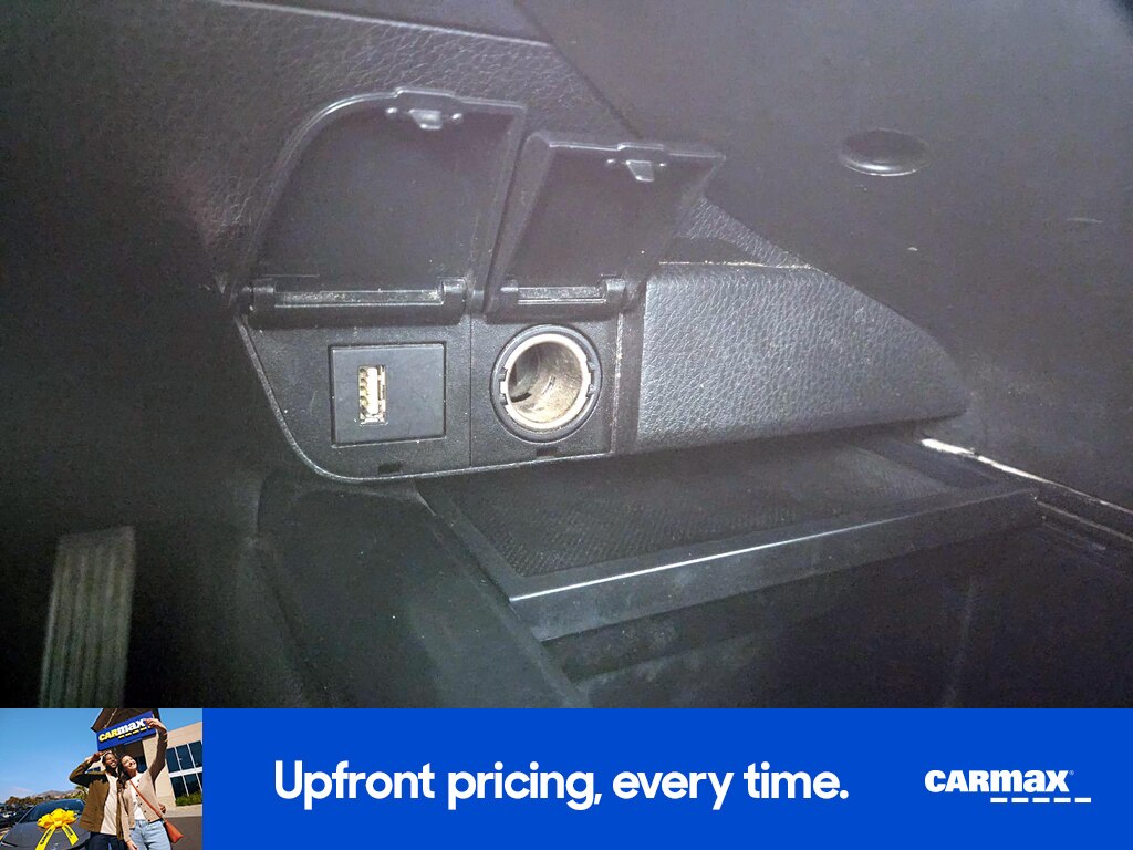 2020 Toyota Camry SE Image 20 of 23