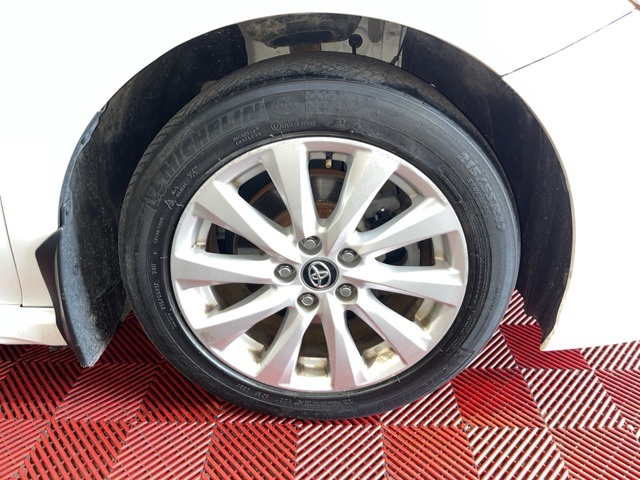 Vehicle image 31 of 37