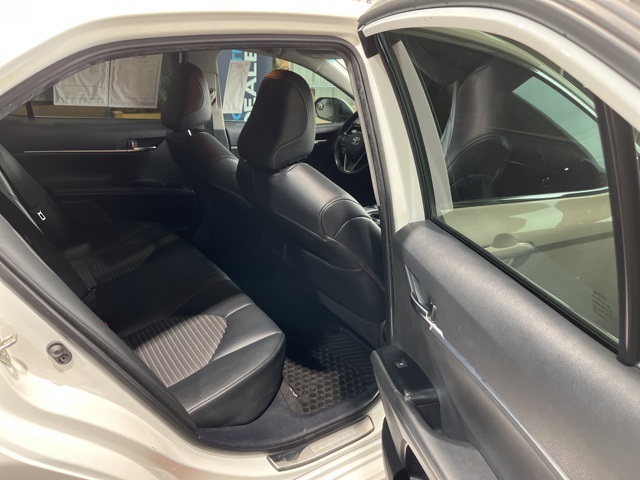 Vehicle image 27 of 37