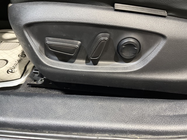Vehicle image 10 of 37
