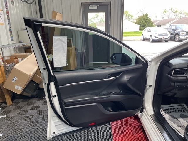 Vehicle image 21 of 37