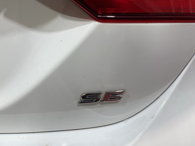 Vehicle image 26 of 37