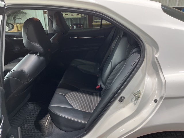 Vehicle image 23 of 37