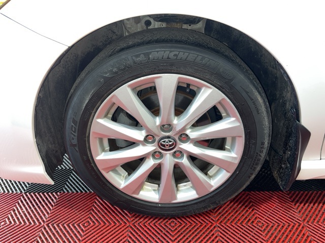 Vehicle image 32 of 37