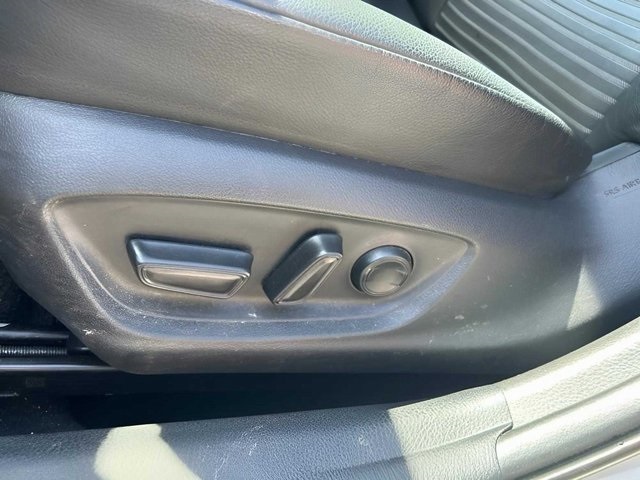 Vehicle image 9 of 15