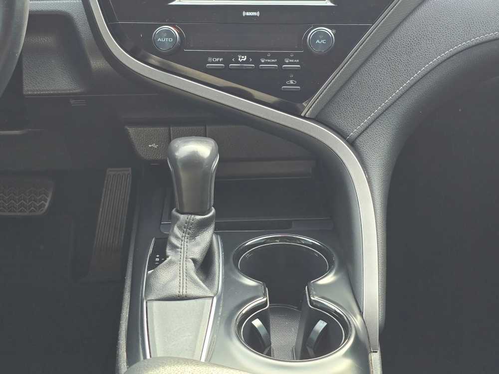 Vehicle image 14 of 21