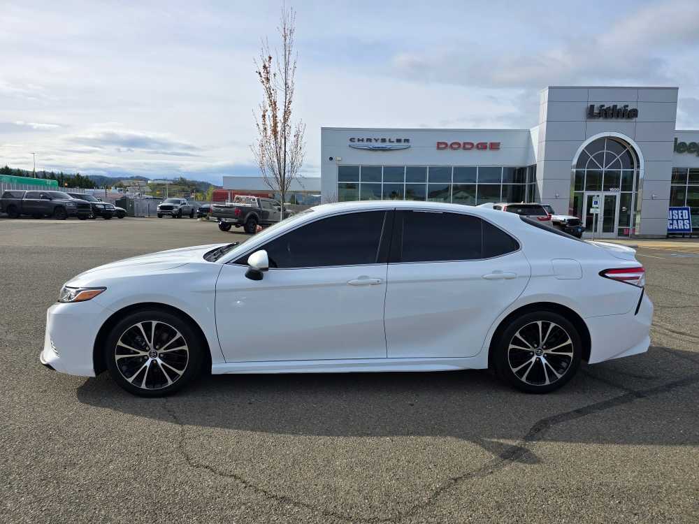 Vehicle image 8 of 21