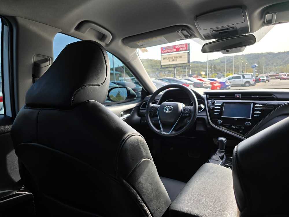Vehicle image 11 of 21