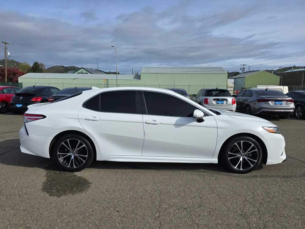 Vehicle image 4 of 21