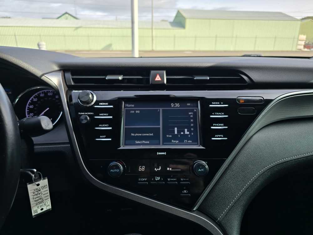 Vehicle image 13 of 21