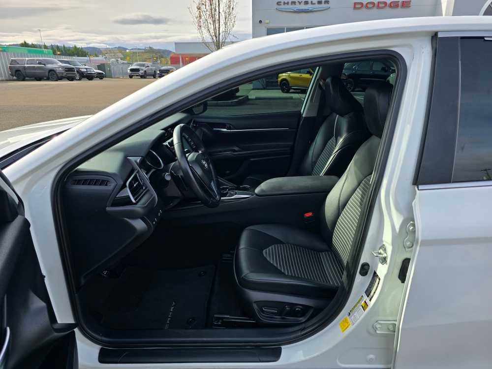 Vehicle image 10 of 21