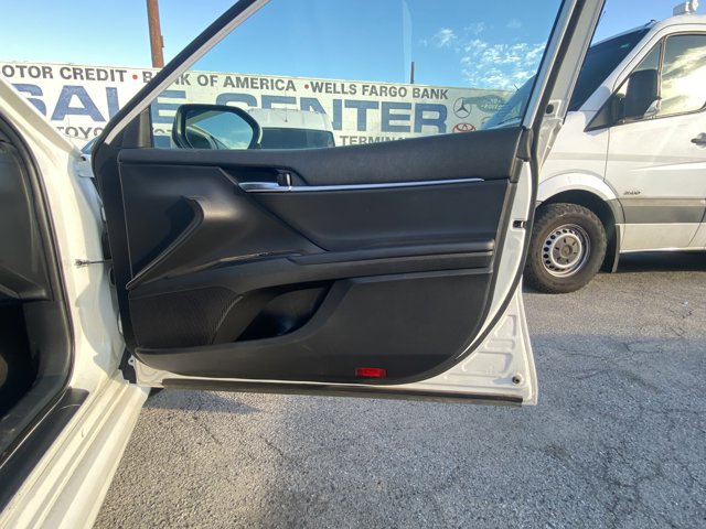 Vehicle image 20 of 21