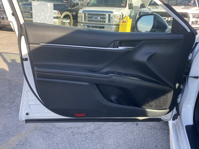 Vehicle image 11 of 21