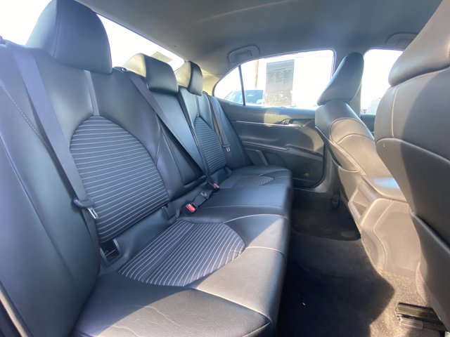 Vehicle image 19 of 21