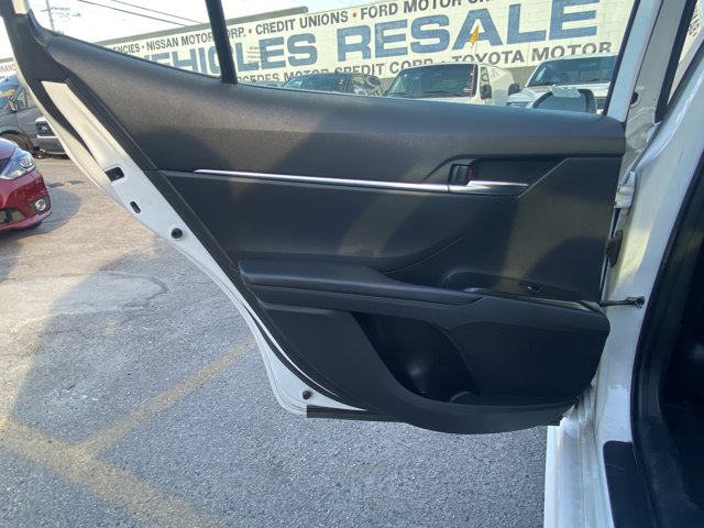 Vehicle image 15 of 21