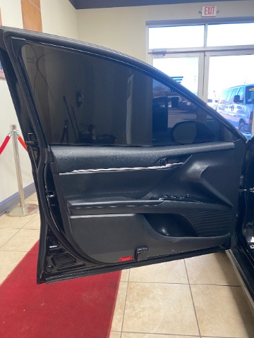 2020 Toyota Camry SE Image 16 of 29