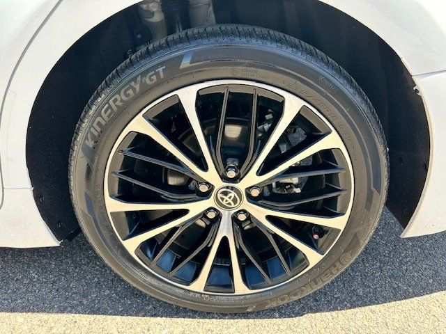 Vehicle image 33 of 34