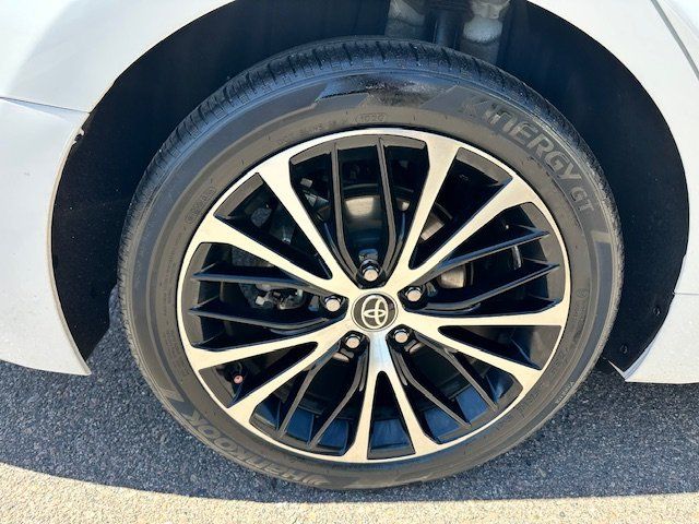Vehicle image 32 of 34