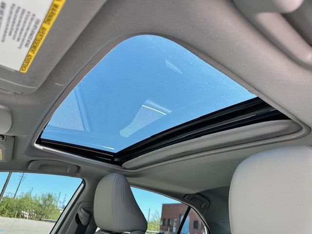 Vehicle image 22 of 34