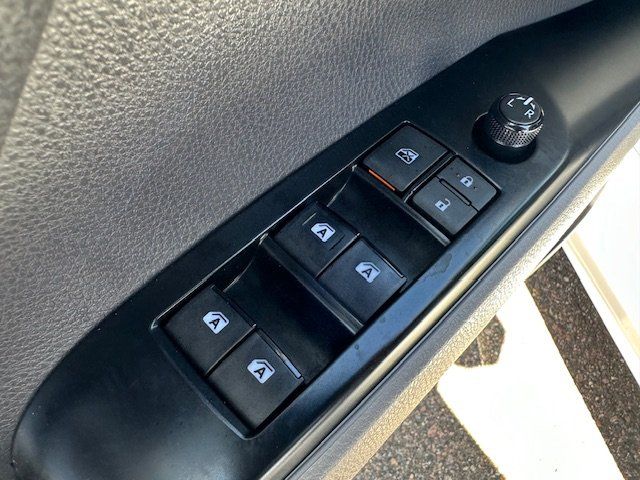 Vehicle image 26 of 34
