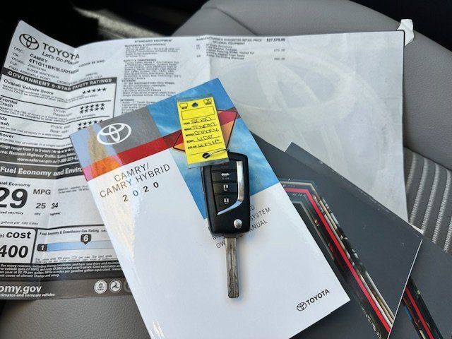 Vehicle image 23 of 34