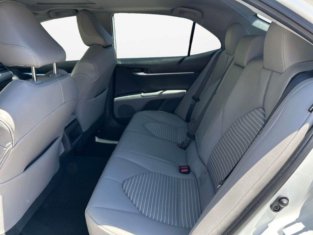 Vehicle image 10 of 34