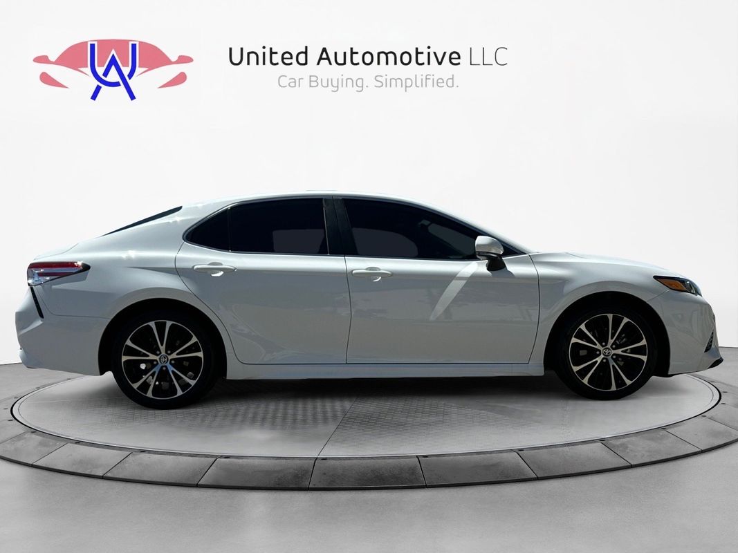 Vehicle image 4 of 34