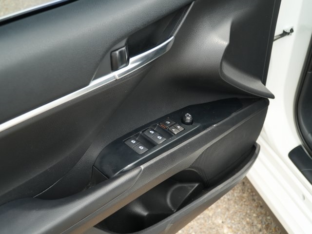 Vehicle image 14 of 27