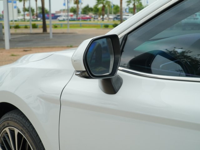 Vehicle image 11 of 27