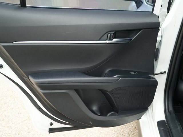 Vehicle image 17 of 27