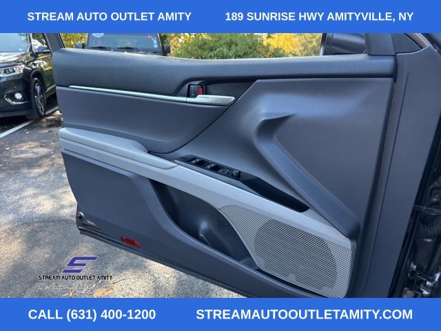 Vehicle image 32 of 41